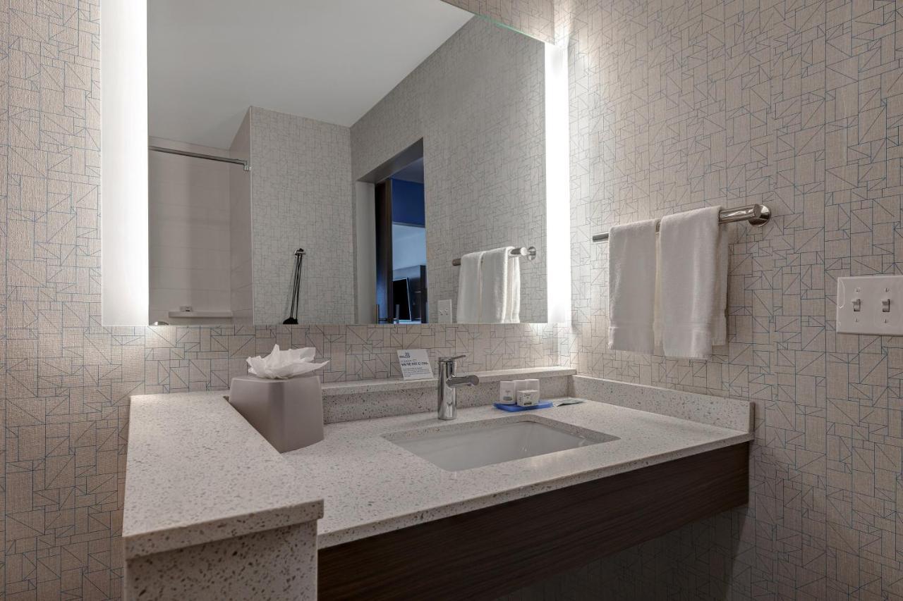 Holiday Inn Express & Suites - Ann Arbor - University South By Ihg Экстерьер фото